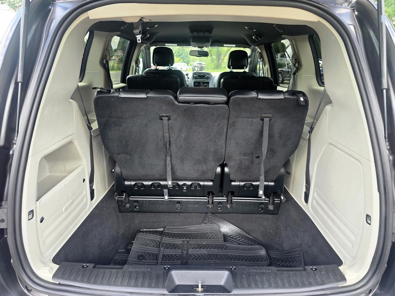 2018 Dodge Grand Caravan SXT Premium Plus | Clean Carfax! Photo
