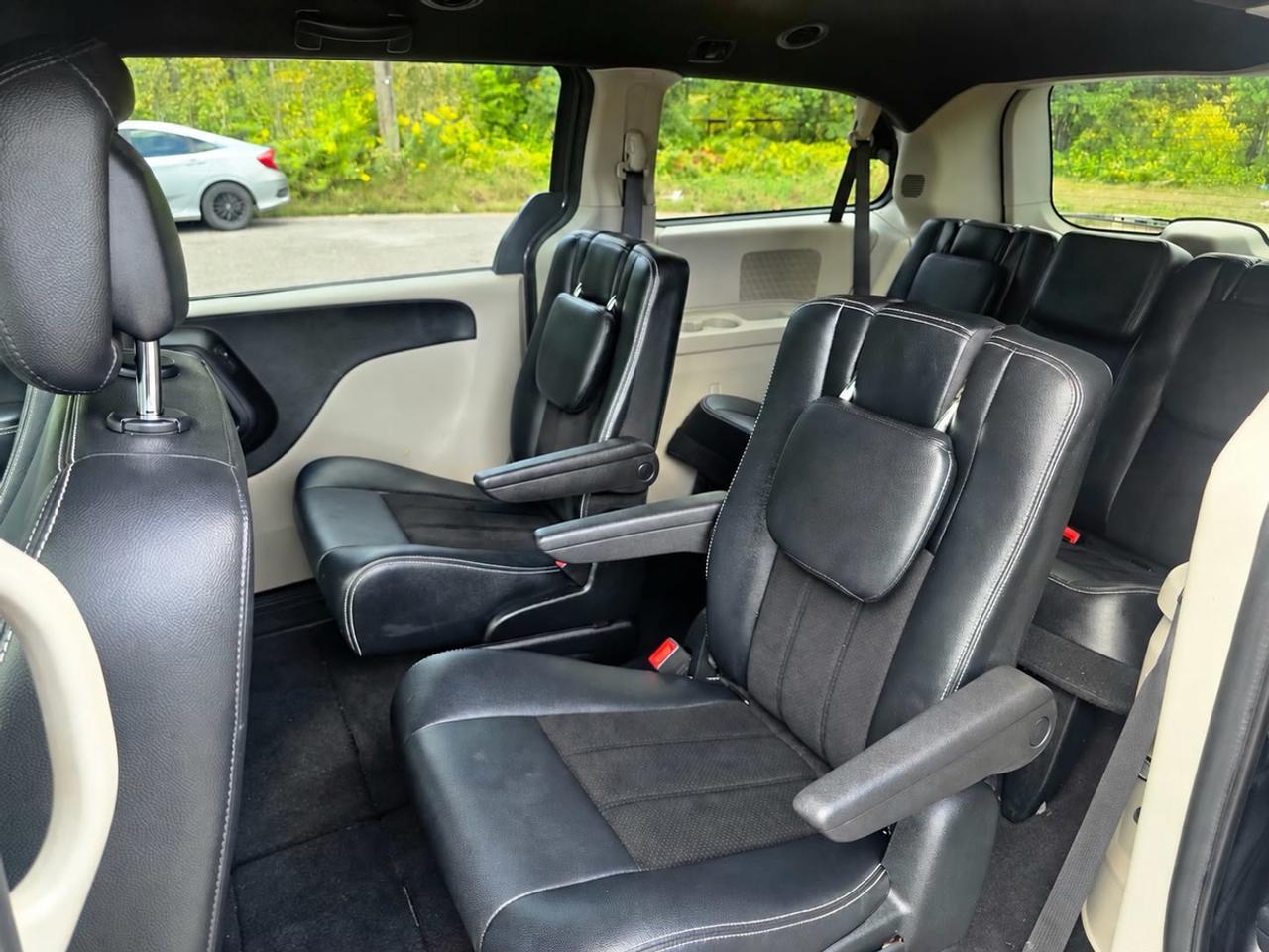 2018 Dodge Grand Caravan SXT Premium Plus | Clean Carfax! Photo