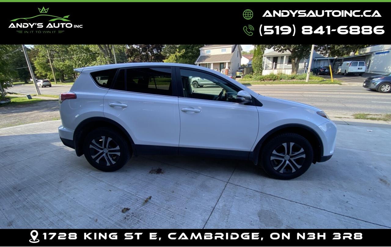 2016 Toyota RAV4 ! AWD ! LOW KM ! KEYLESS ENTRY ! CHARGING POR LE ! AWD ! LOW KM ! KEYLESS ENTRY ! CHARGING PORTS Photo