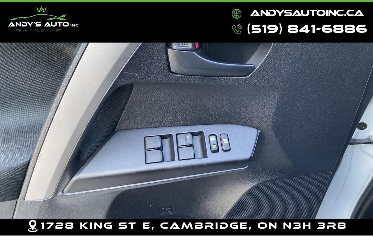 2016 Toyota RAV4 ! AWD ! LOW KM ! KEYLESS ENTRY ! CHARGING POR LE ! AWD ! LOW KM ! KEYLESS ENTRY ! CHARGING PORTS Photo