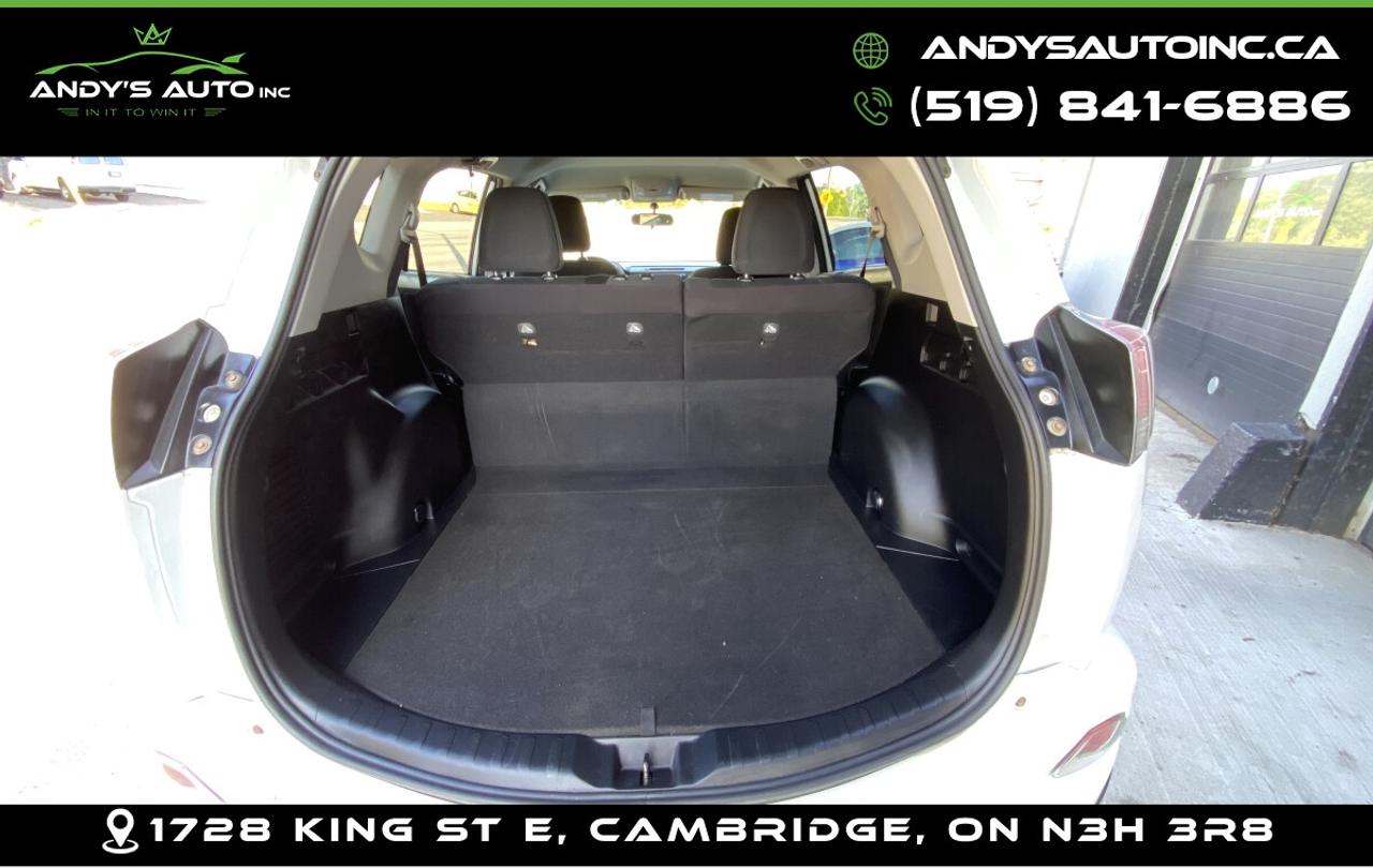 2016 Toyota RAV4 ! AWD ! LOW KM ! KEYLESS ENTRY ! CHARGING POR LE ! AWD ! LOW KM ! KEYLESS ENTRY ! CHARGING PORTS Photo