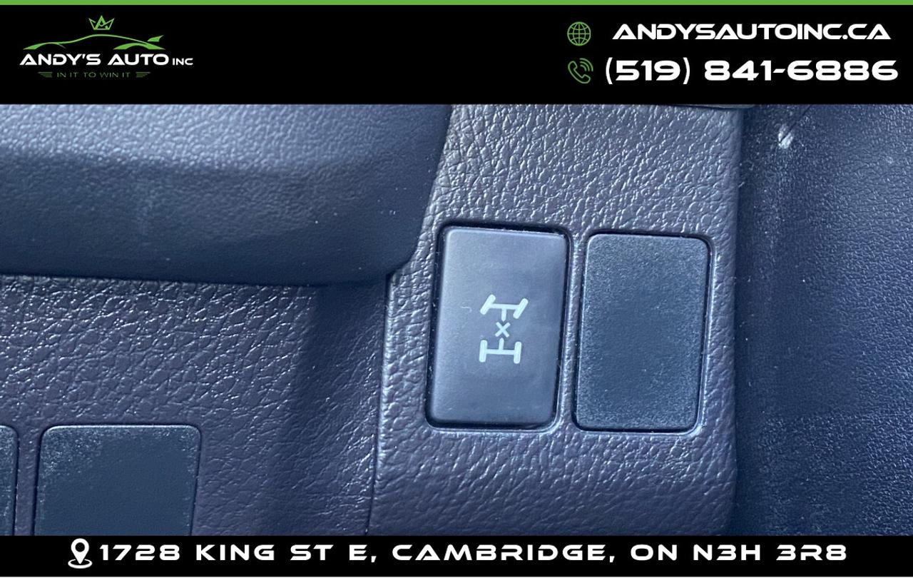 2016 Toyota RAV4 ! AWD ! LOW KM ! KEYLESS ENTRY ! CHARGING POR LE ! AWD ! LOW KM ! KEYLESS ENTRY ! CHARGING PORTS Photo