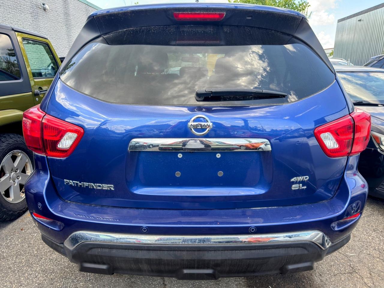 2017 Nissan Pathfinder Platinum Photo