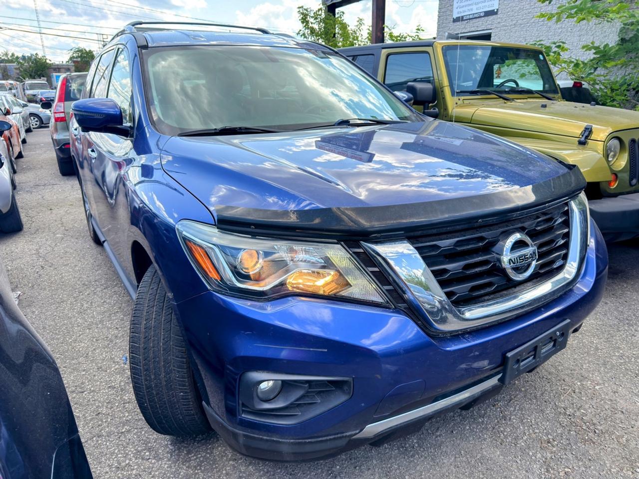 2017 Nissan Pathfinder Platinum Photo