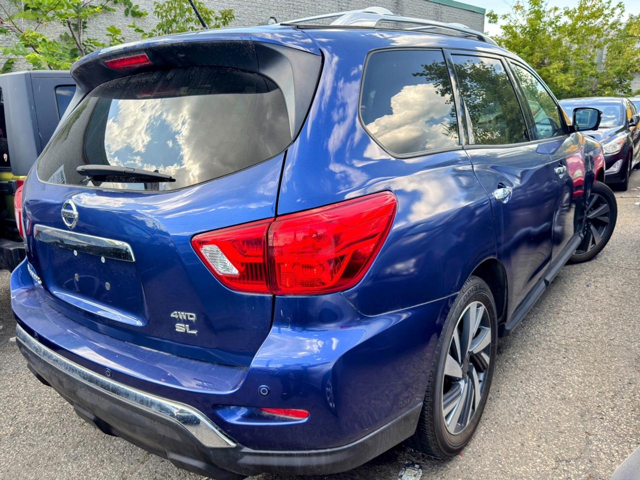 2017 Nissan Pathfinder Platinum Photo
