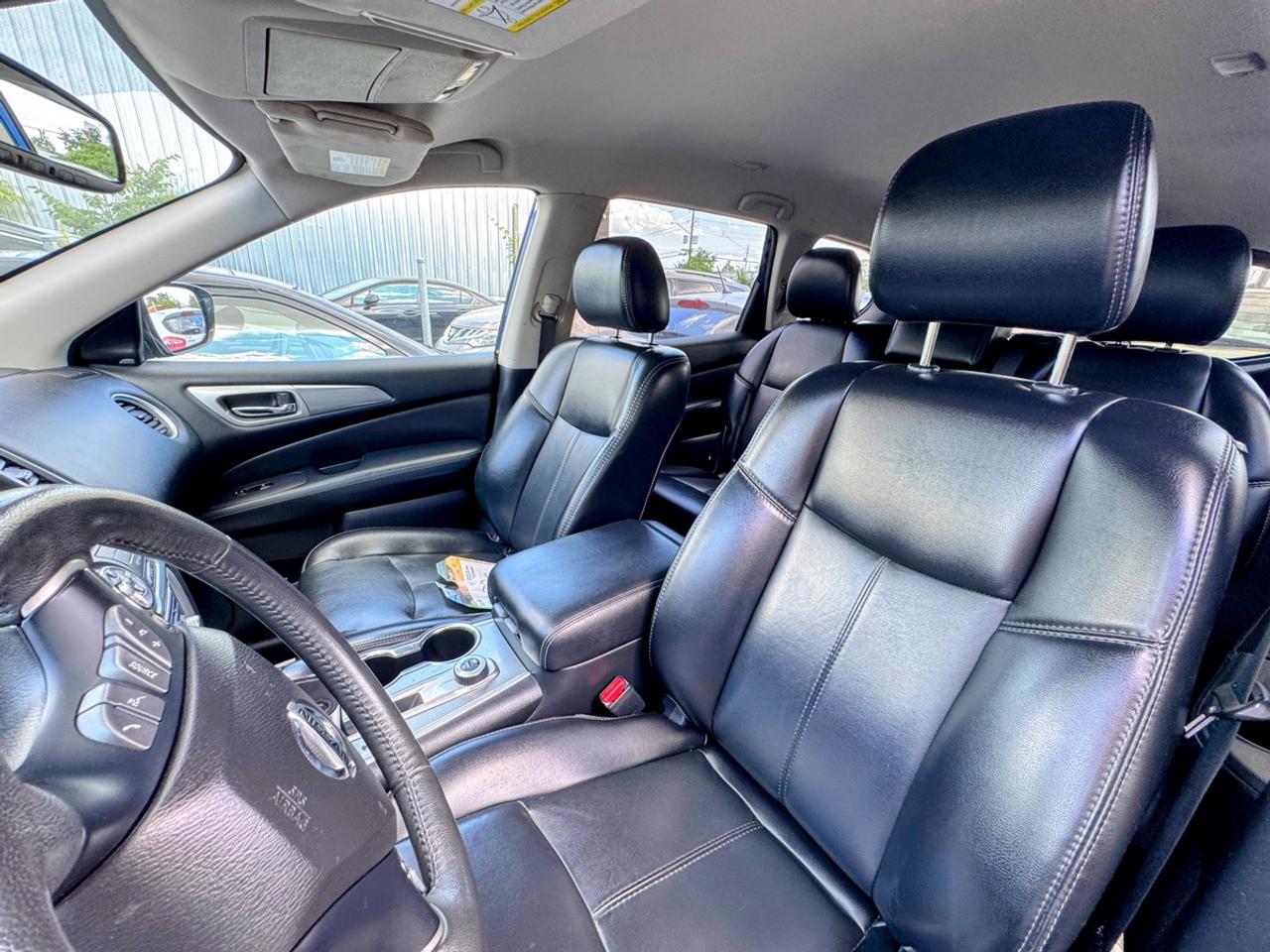 2017 Nissan Pathfinder Platinum Photo