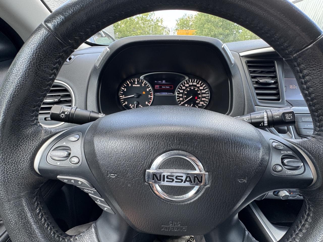 2017 Nissan Pathfinder Platinum Photo