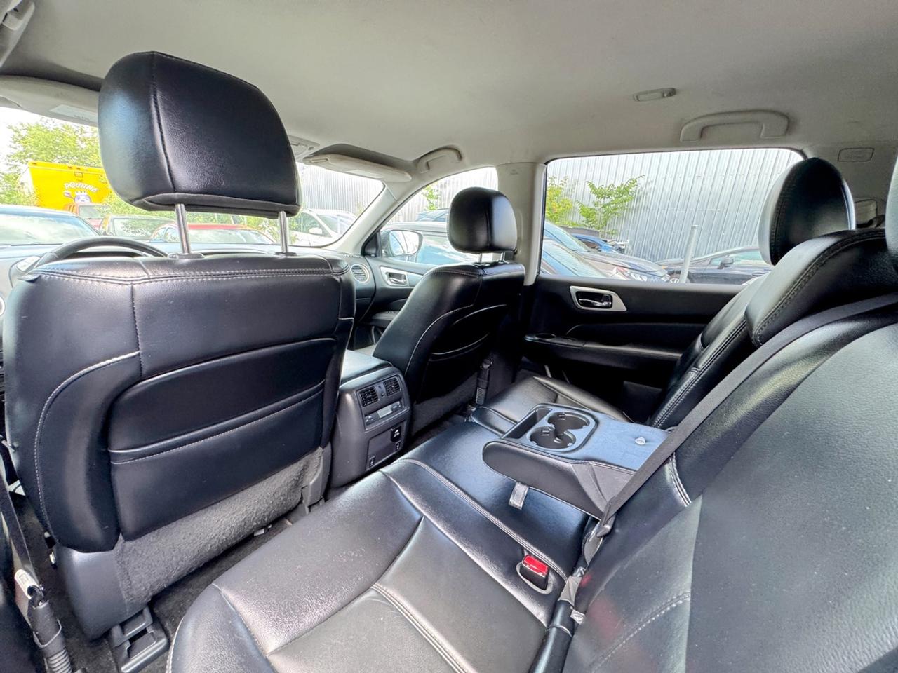 2017 Nissan Pathfinder Platinum Photo