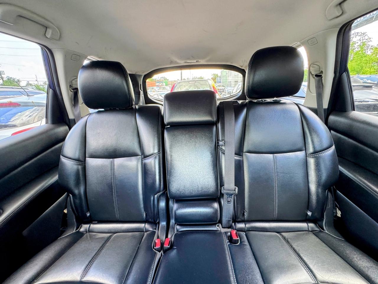 2017 Nissan Pathfinder Platinum Photo