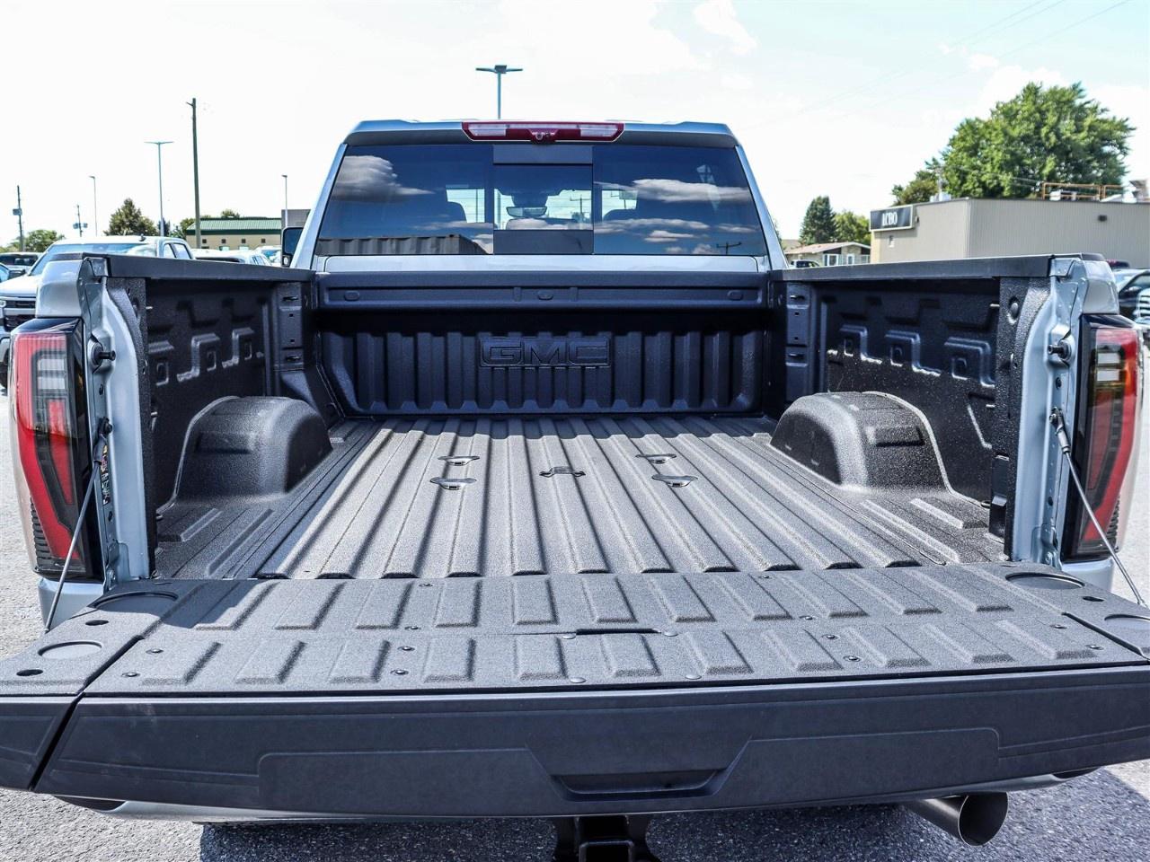 2026 GMC Sierra 3500HD 4WD Crew Cab Standard Box AT4 Photo