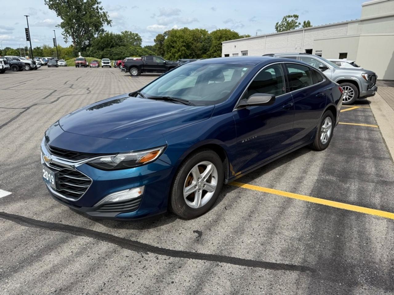 2019 Chevrolet Malibu LS Photo2
