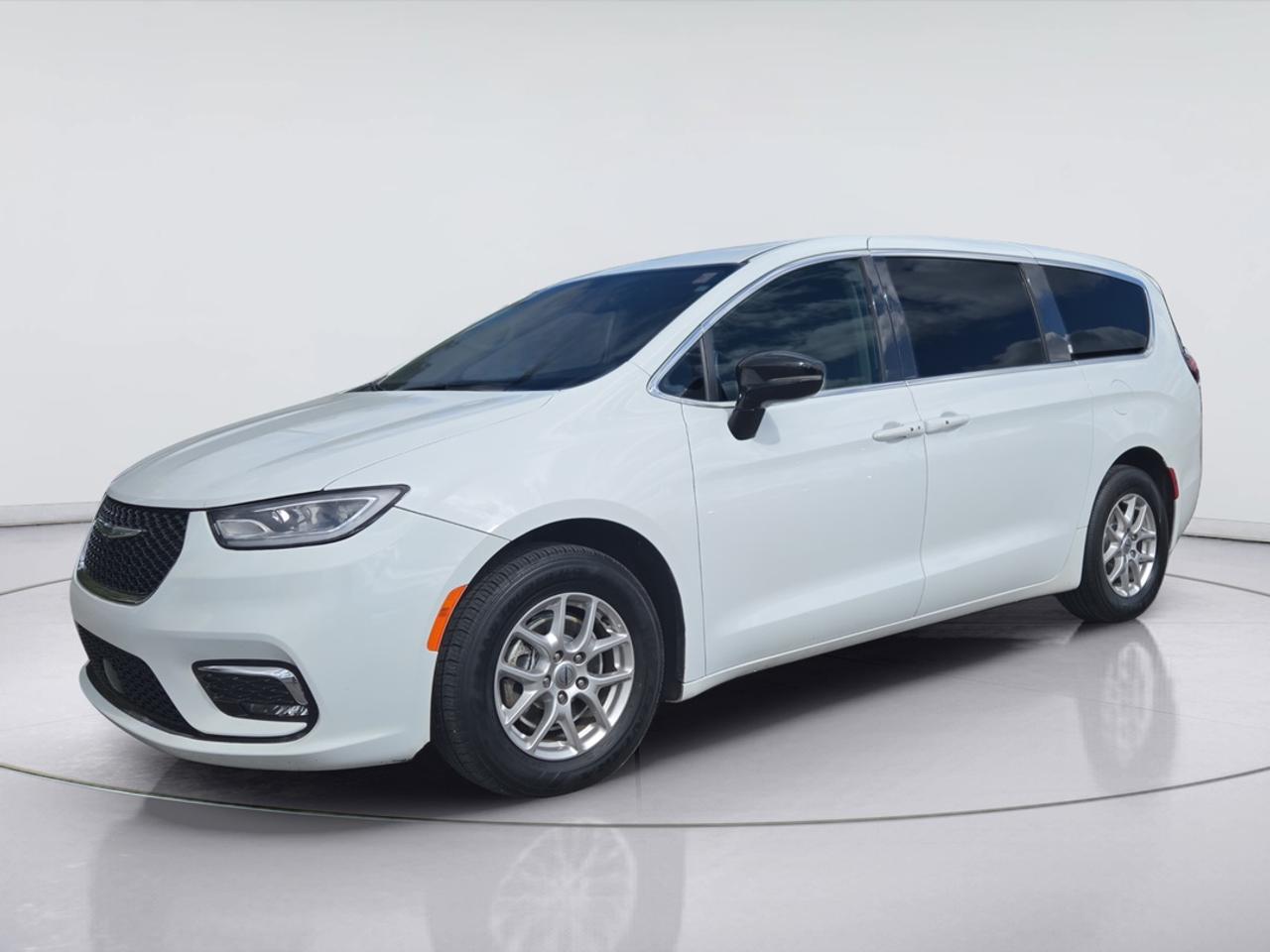 2024 Chrysler Pacifica Leather, Navigation, Power Doors, Blind Spot Photo