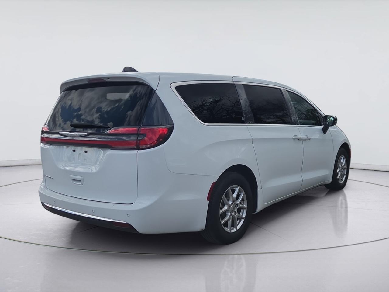 2024 Chrysler Pacifica Leather, Navigation, Power Doors, Blind Spot Photo