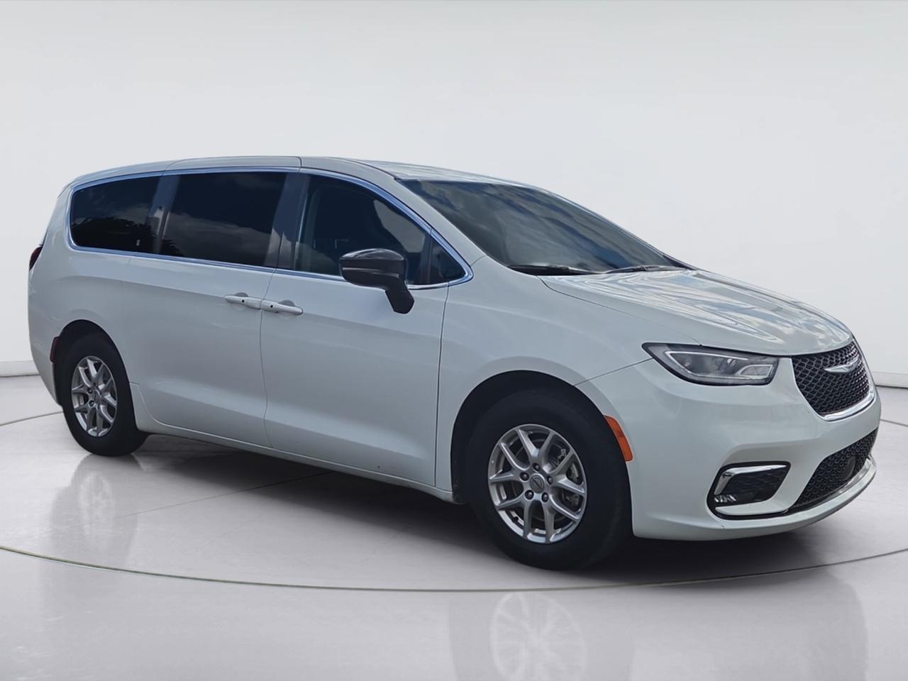 2024 Chrysler Pacifica Leather, Navigation, Power Doors, Blind Spot Photo