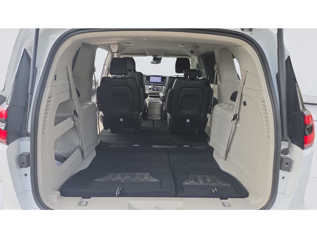 2024 Chrysler Pacifica Leather, Navigation, Power Doors, Blind Spot Photo