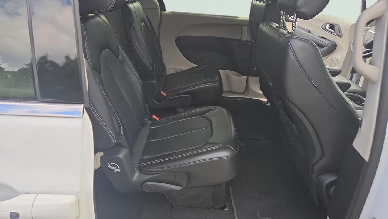 2024 Chrysler Pacifica Leather, Navigation, Power Doors, Blind Spot Photo