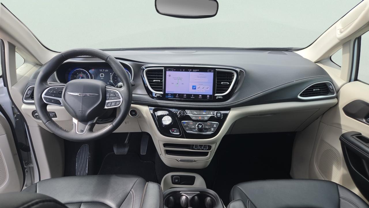 2024 Chrysler Pacifica Leather, Navigation, Power Doors, Blind Spot Photo