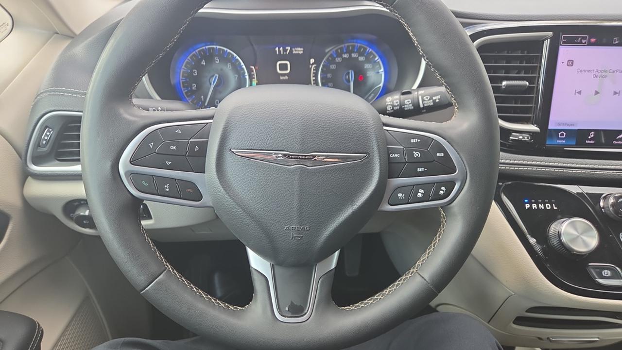 2024 Chrysler Pacifica Leather, Navigation, Power Doors, Blind Spot Photo
