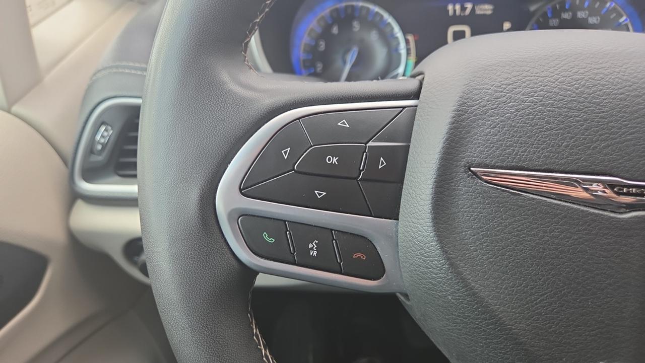 2024 Chrysler Pacifica Leather, Navigation, Power Doors, Blind Spot Photo