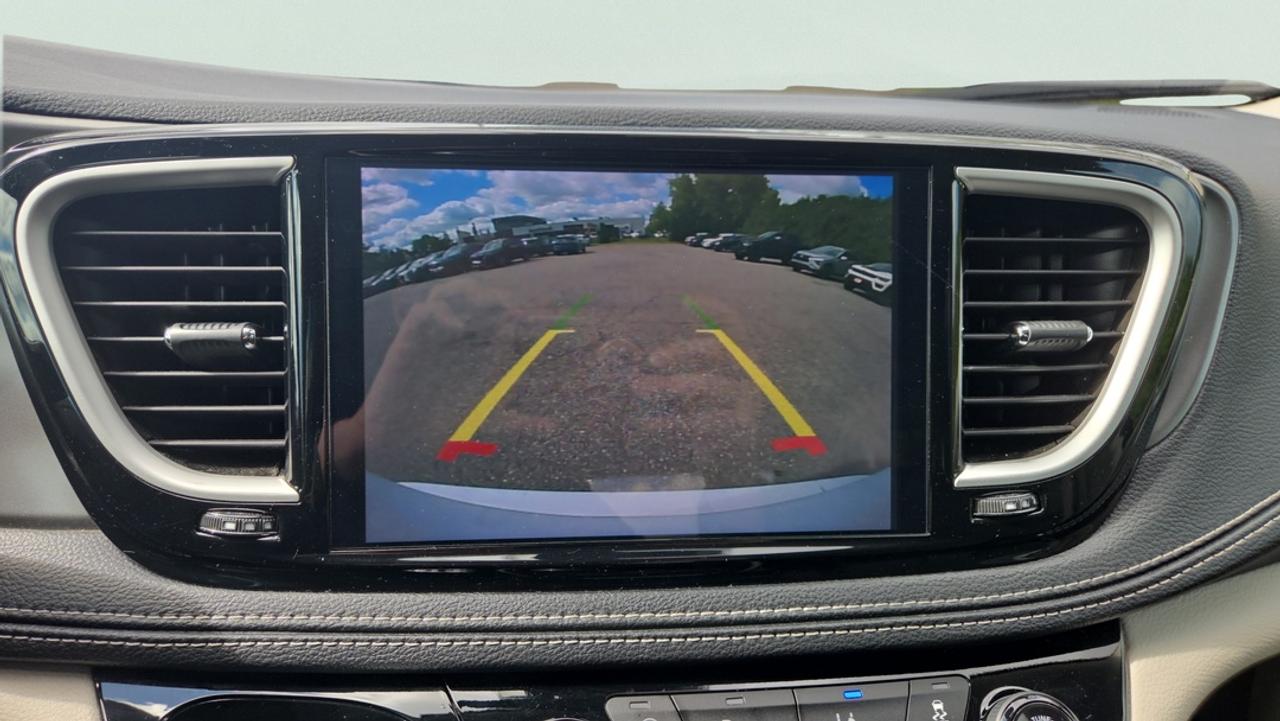 2024 Chrysler Pacifica Leather, Navigation, Power Doors, Blind Spot Photo