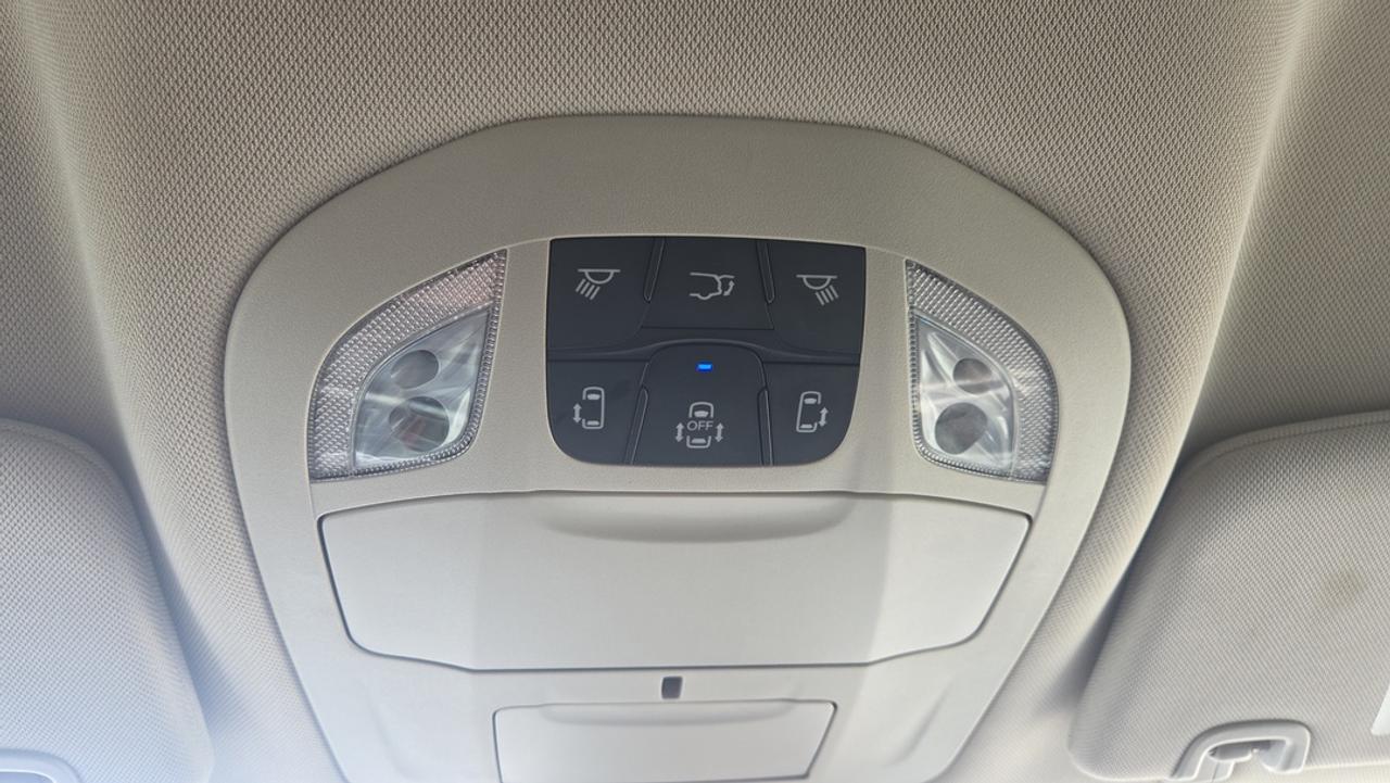 2024 Chrysler Pacifica Leather, Navigation, Power Doors, Blind Spot Photo