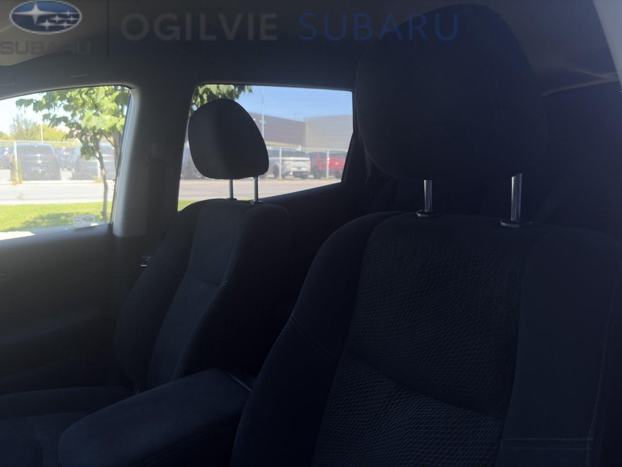 2015 Nissan Pathfinder SV 4dr 4x4 Photo3
