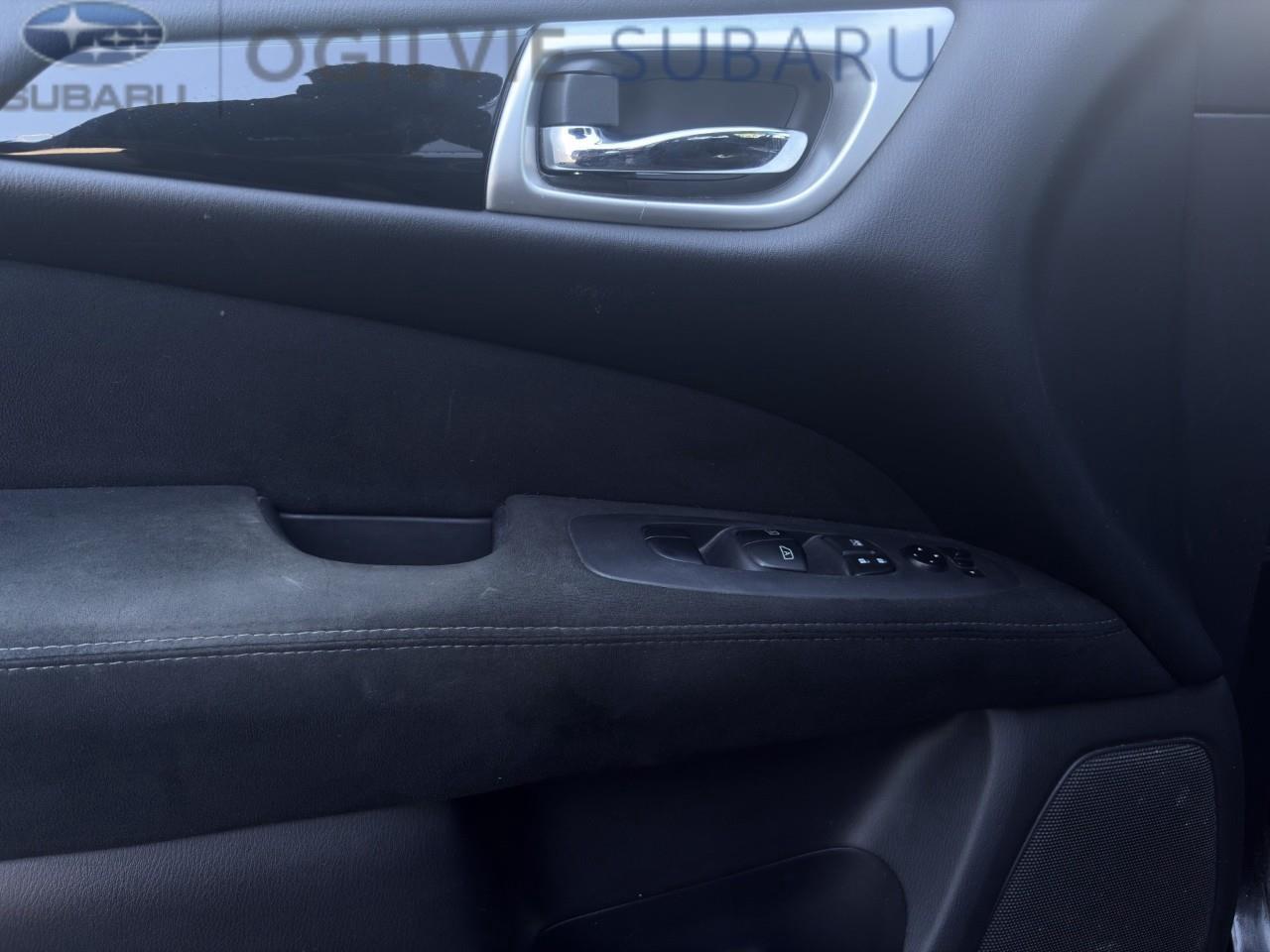 2015 Nissan Pathfinder SV 4dr 4x4 Photo