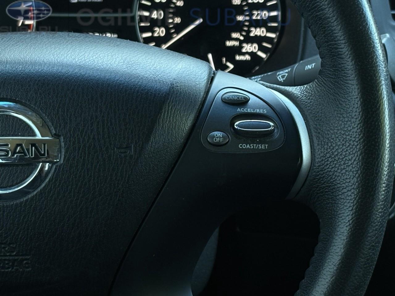 2015 Nissan Pathfinder SV 4dr 4x4 Photo