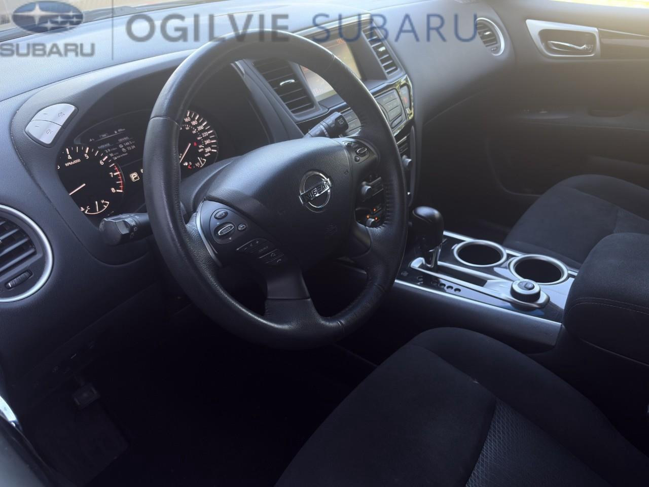 2015 Nissan Pathfinder SV 4dr 4x4 Photo