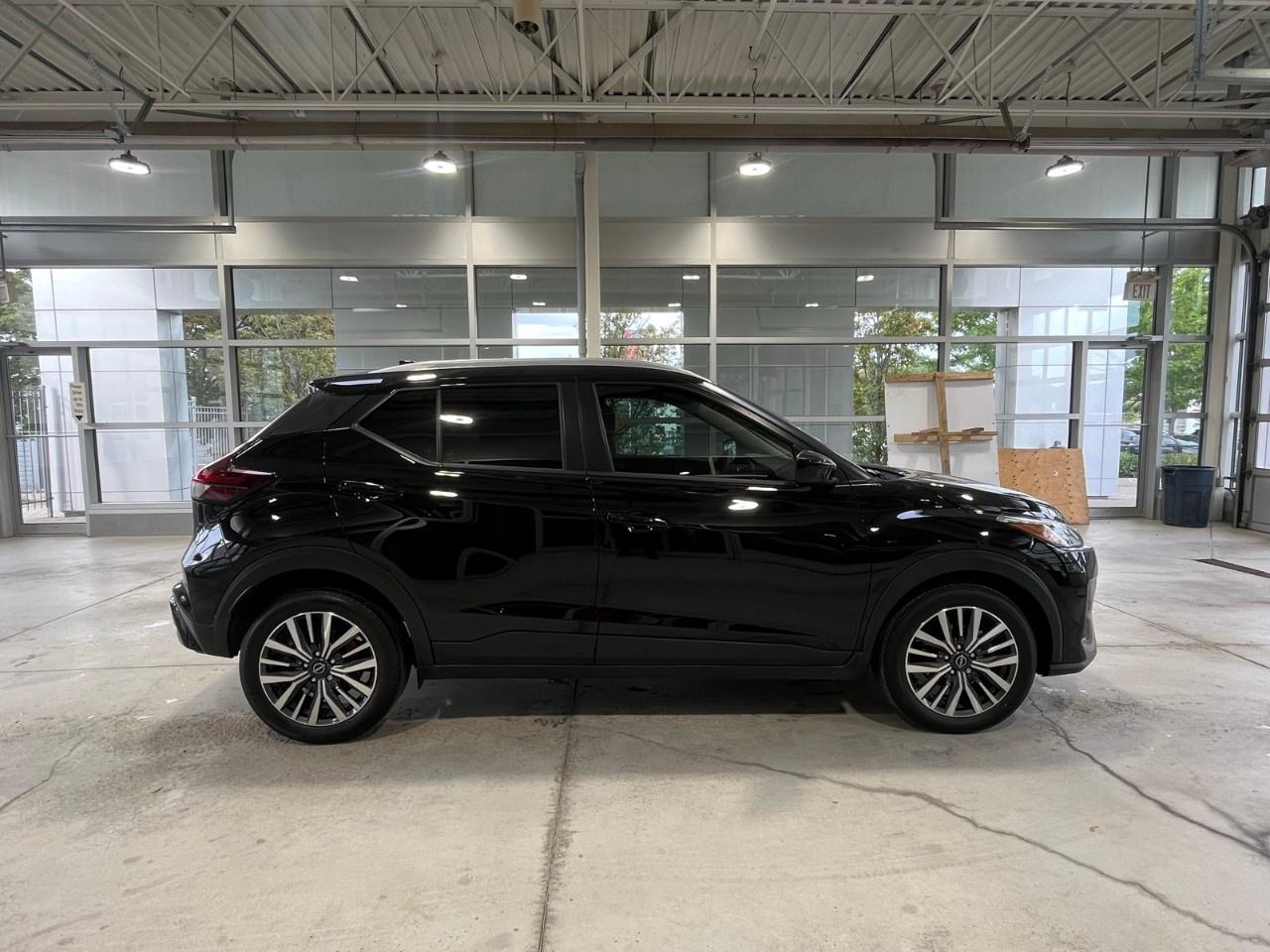 2024 Nissan Kicks SV FWD Photo3
