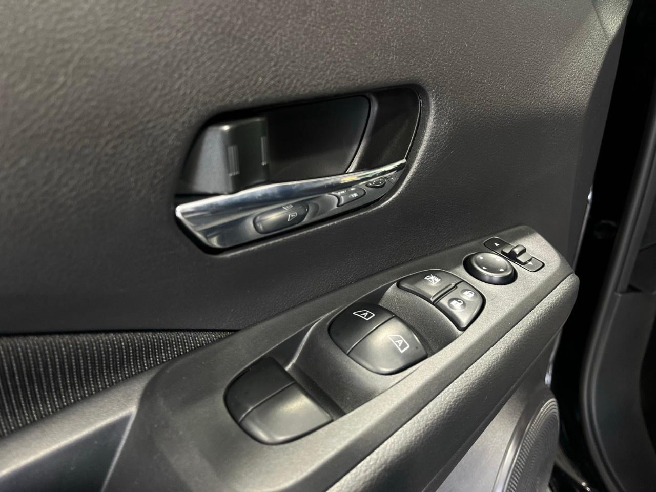 2024 Nissan Kicks SV FWD Photo