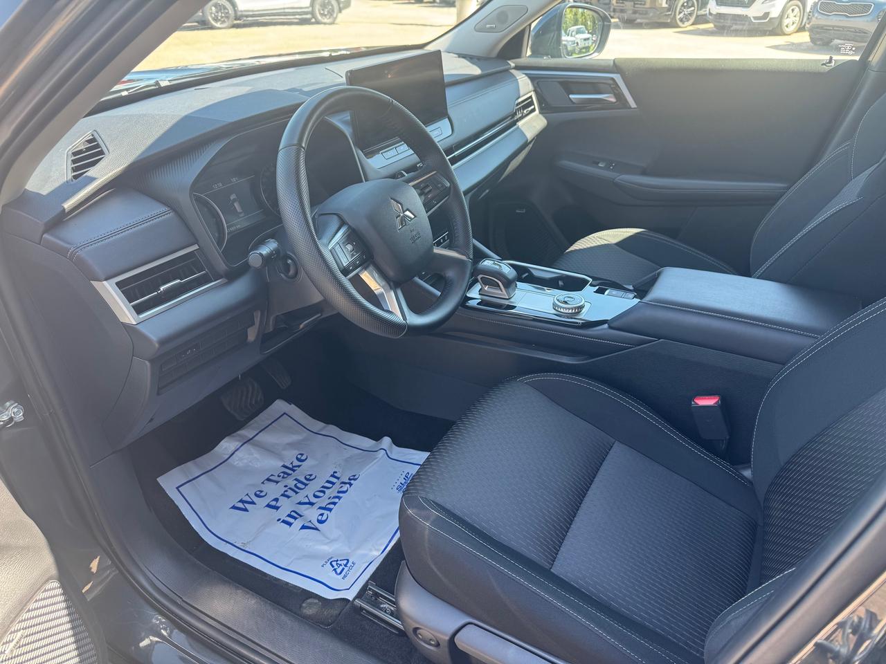 2025 Mitsubishi Outlander ES 4dr S-AWC Photo