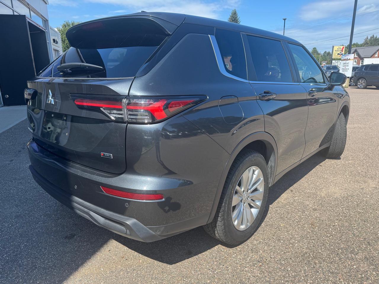 2025 Mitsubishi Outlander ES 4dr S-AWC Photo