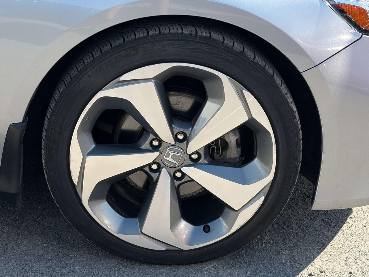 2019 Honda Accord Touring 1.5T (CVT) 4dr Sedan Photo