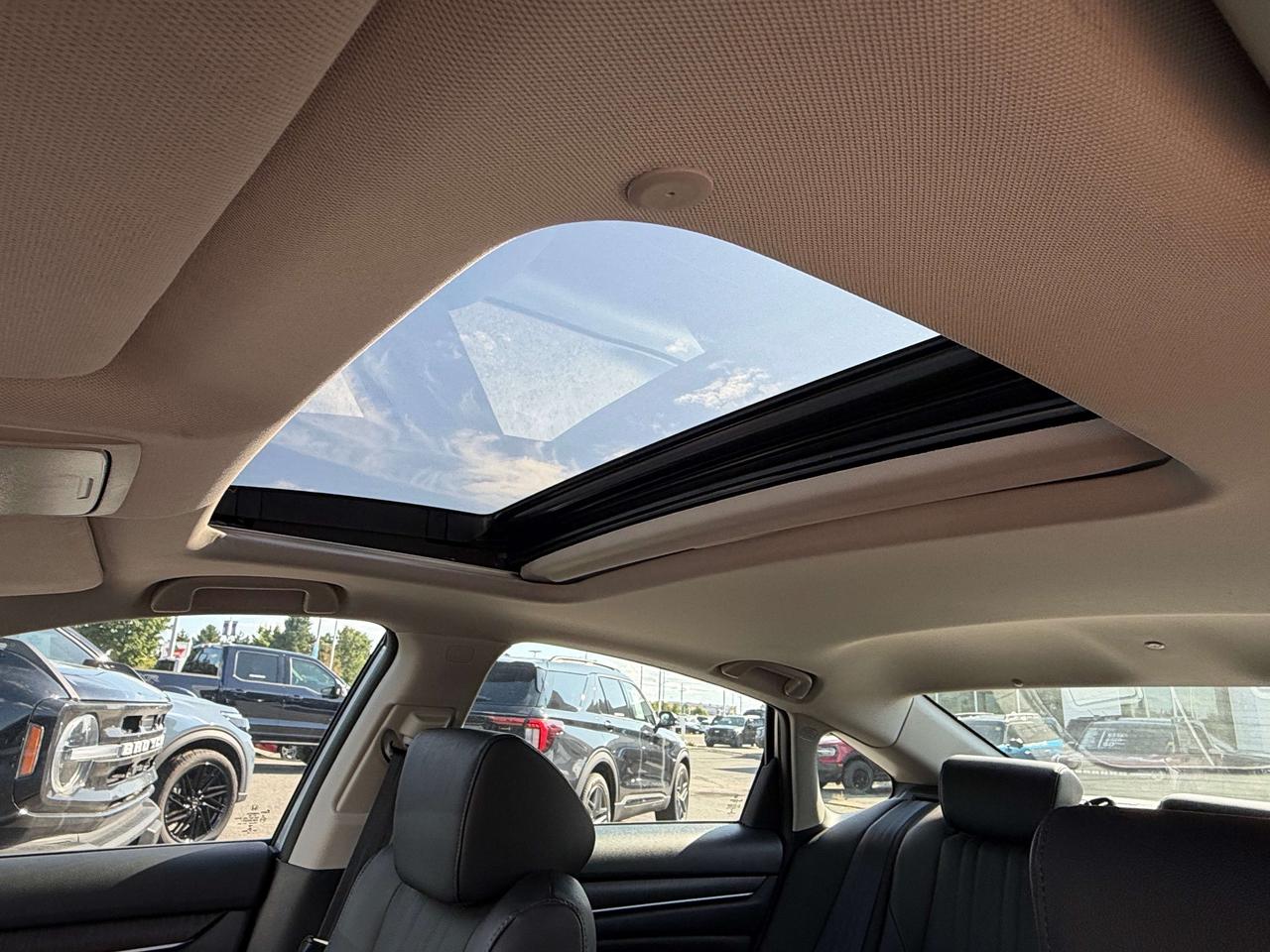 2019 Honda Accord Touring 1.5T (CVT) 4dr Sedan Photo