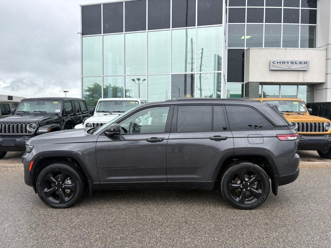2023 Jeep Grand Cherokee Laredo 4dr 4x4 Photo5