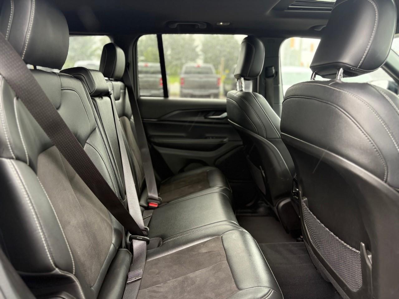 2023 Jeep Grand Cherokee Laredo 4dr 4x4 Photo