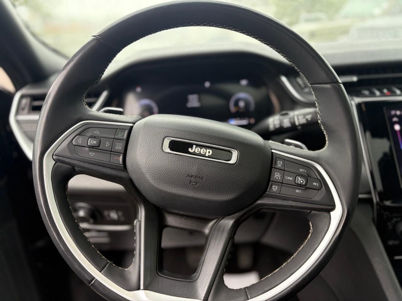 2023 Jeep Grand Cherokee Laredo 4dr 4x4 Photo