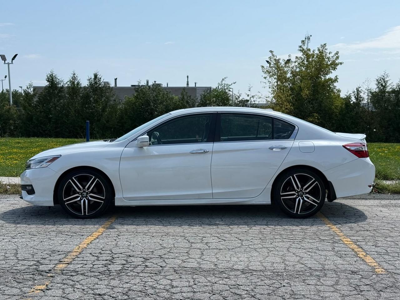 2017 Honda Accord Touring Photo