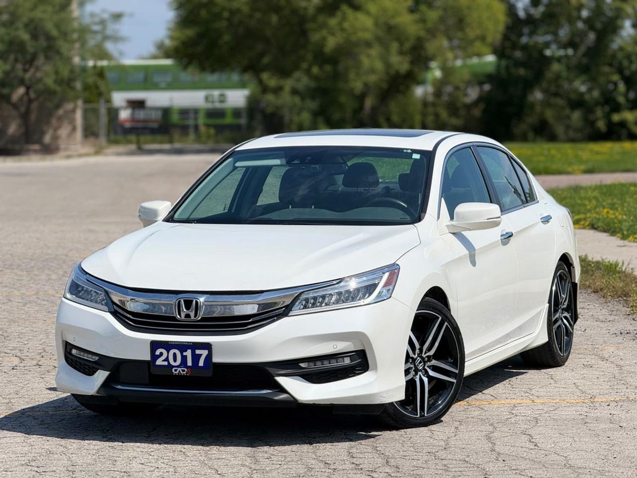 2017 Honda Accord Touring Photo0