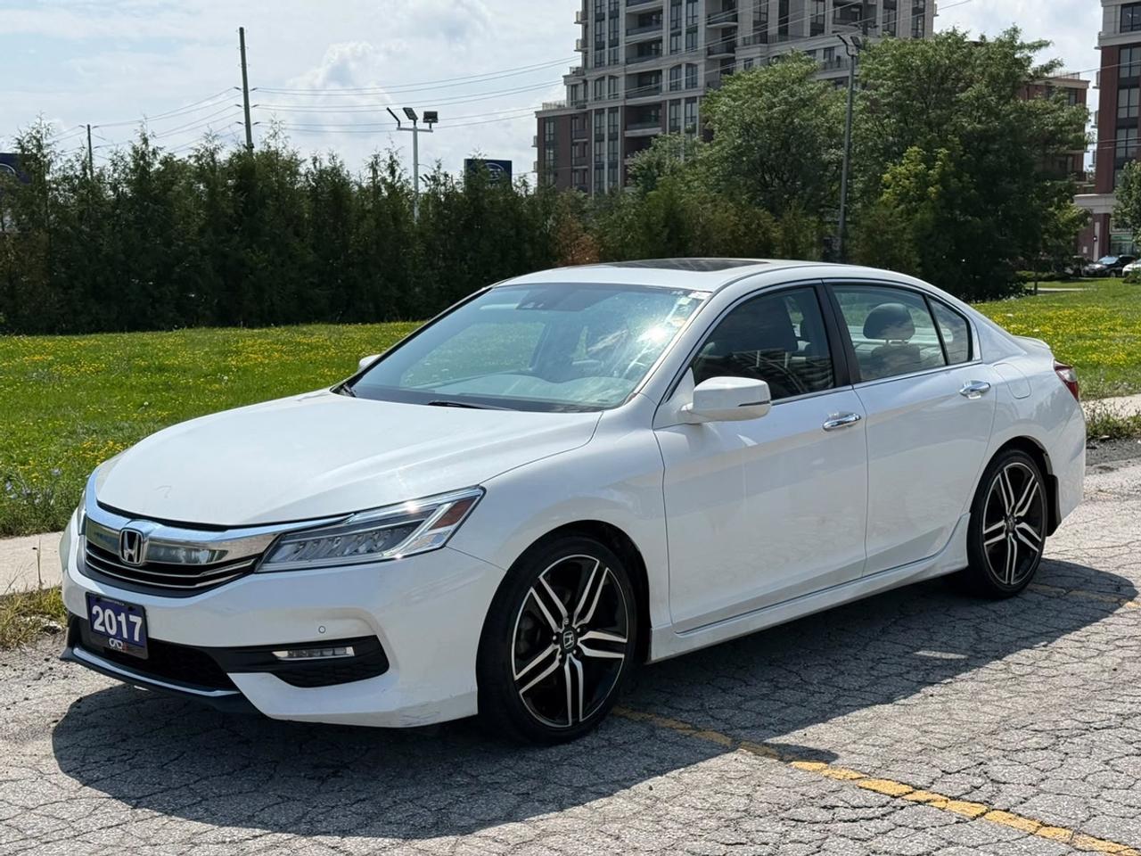 2017 Honda Accord Touring Photo3