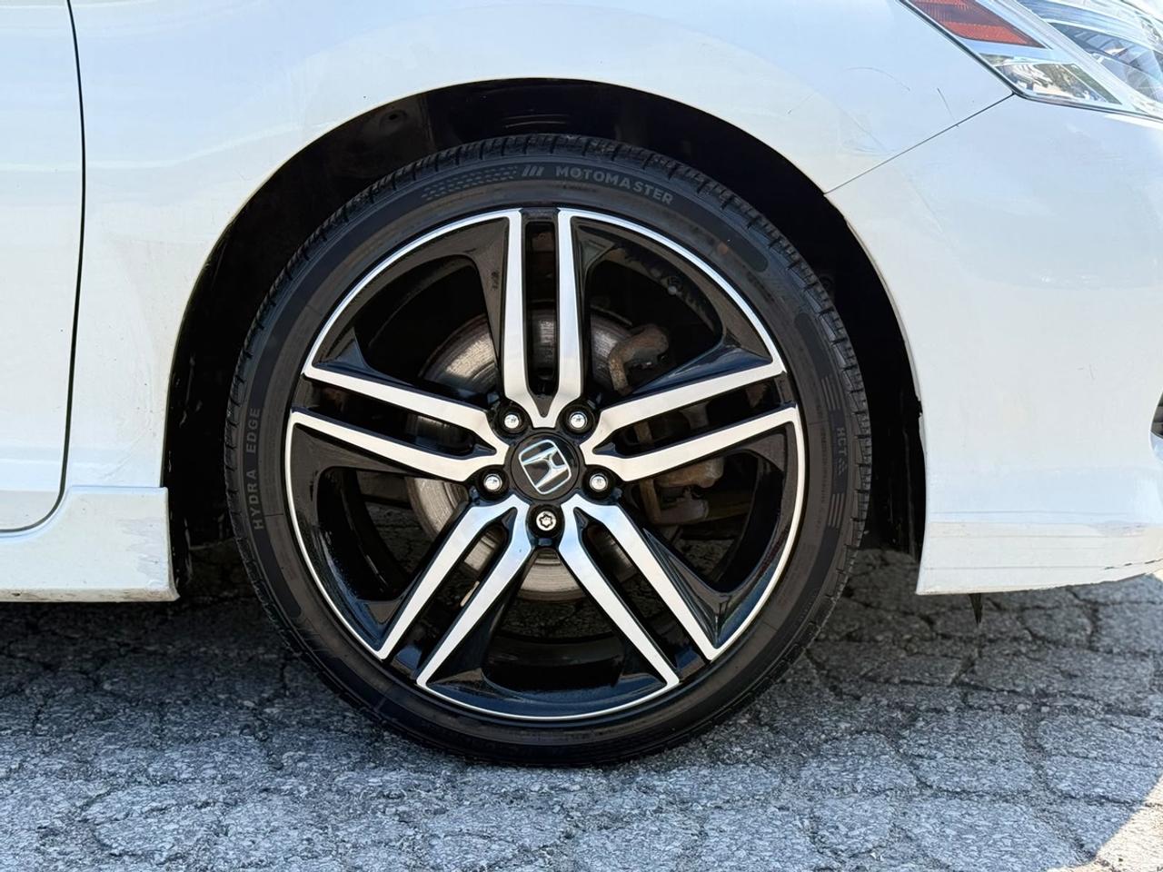 2017 Honda Accord Touring Photo