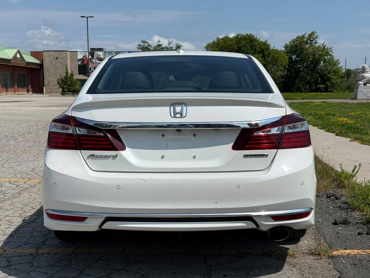 2017 Honda Accord Touring Photo