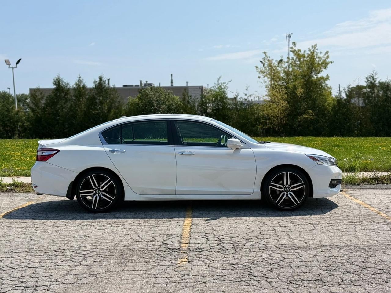2017 Honda Accord Touring Photo