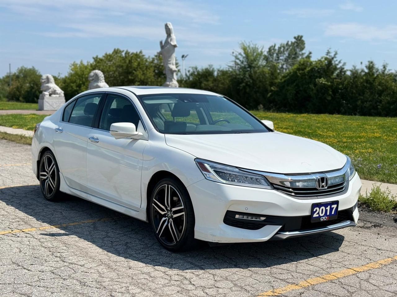 2017 Honda Accord Touring Photo