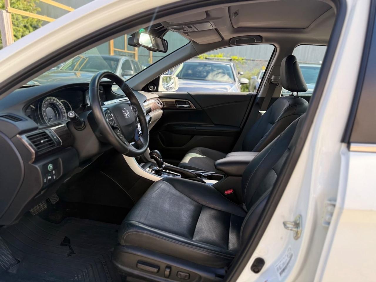 2017 Honda Accord Touring Photo