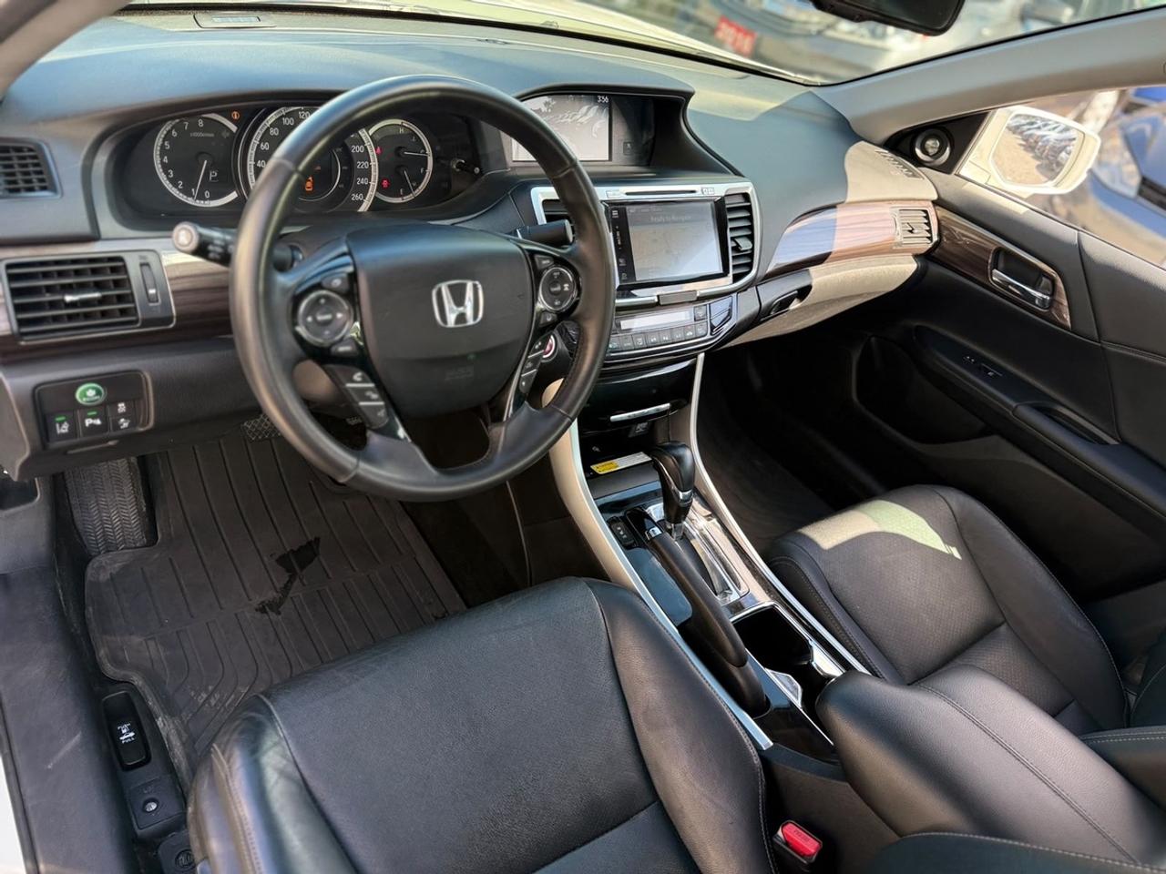 2017 Honda Accord Touring Photo