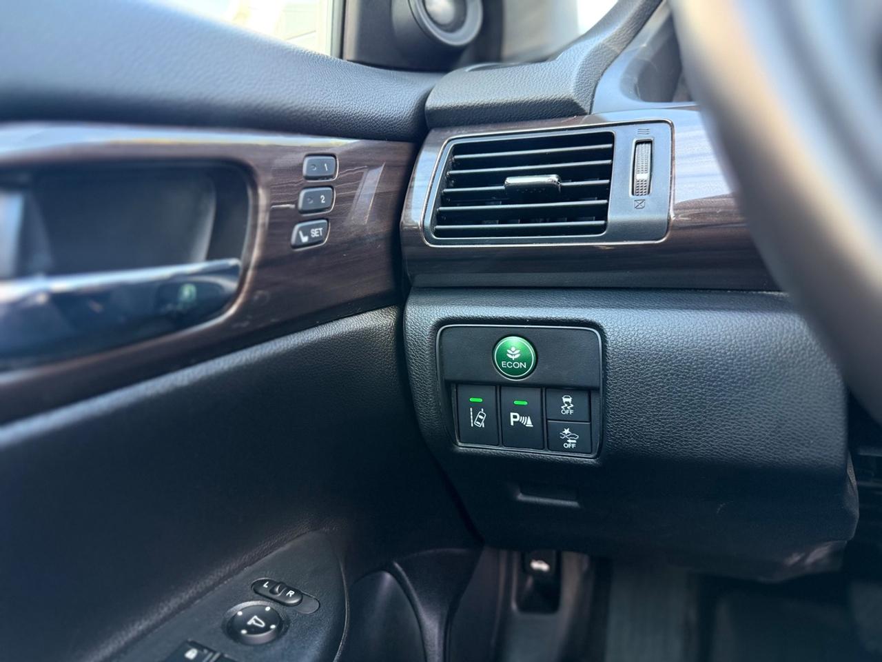 2017 Honda Accord Touring Photo