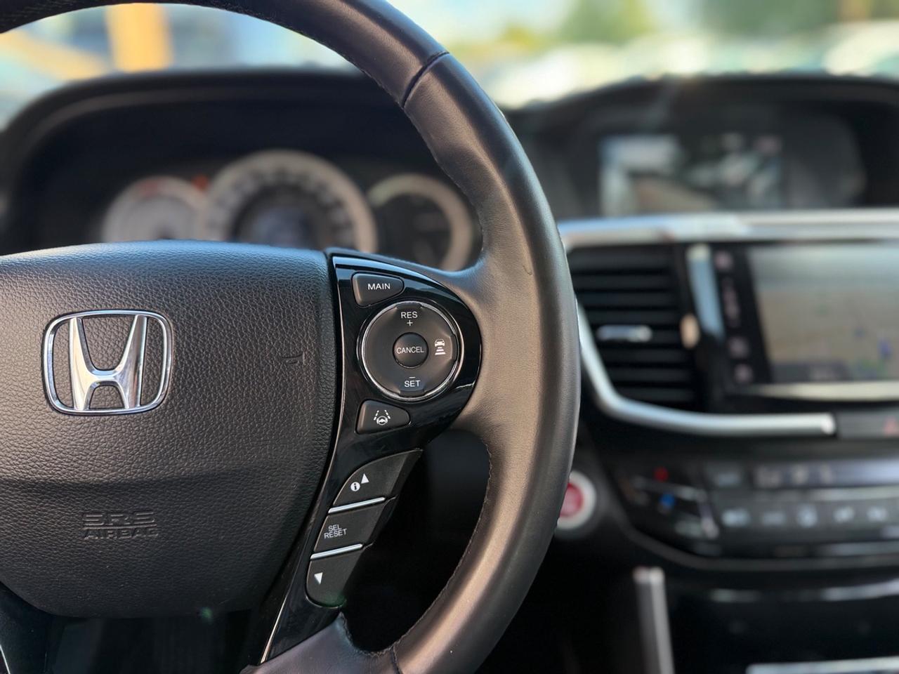 2017 Honda Accord Touring Photo