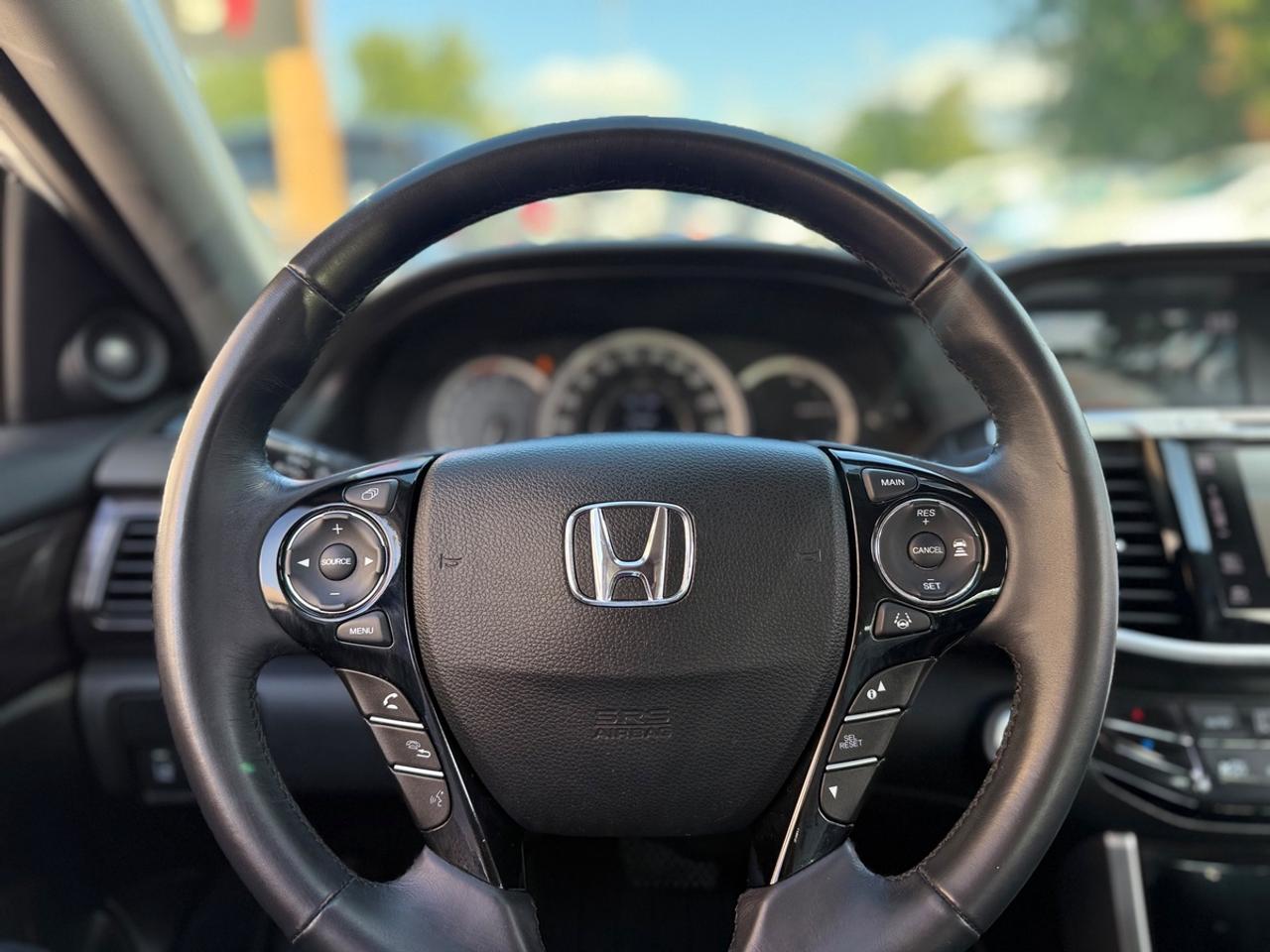 2017 Honda Accord Touring Photo